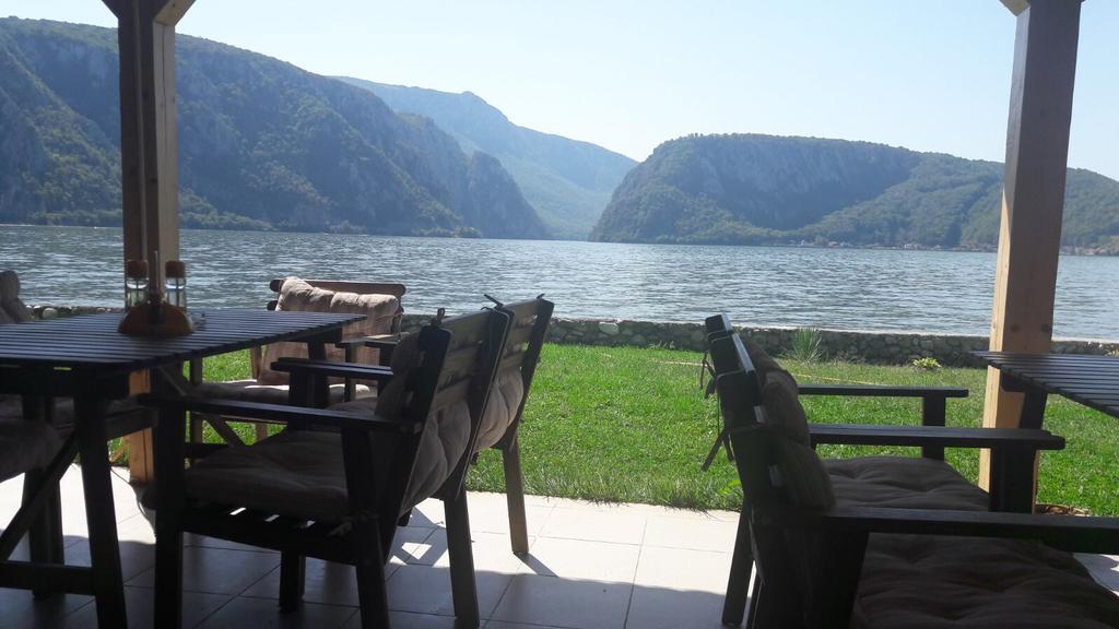 Pensiunea Cazanele Dunarii Dubova Esterno foto